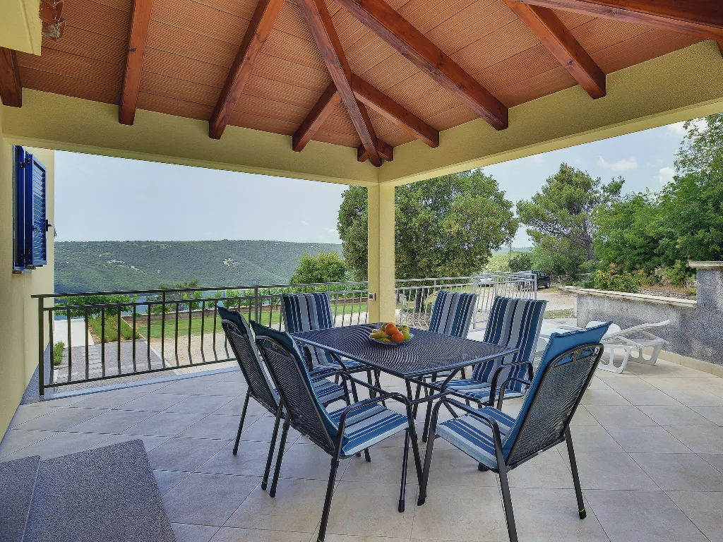 Raša Villa House with Pool for up to 10 Guests