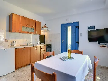 Raša Villa House with Pool for up to 10 Guests