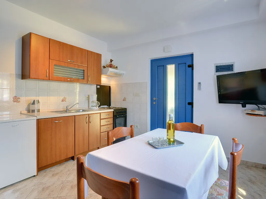 Raša Villa House with Pool for up to 10 Guests