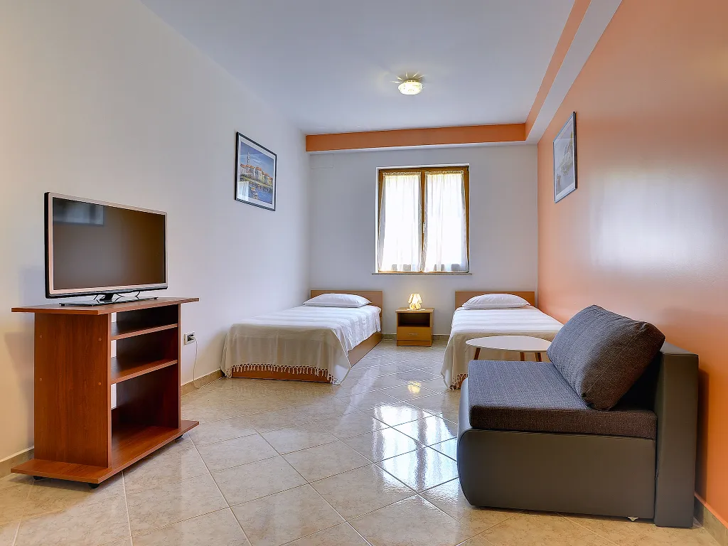 Raša Villa House with Pool for up to 10 Guests