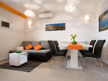 Raša Villa House with Pool for up to 10 Guests