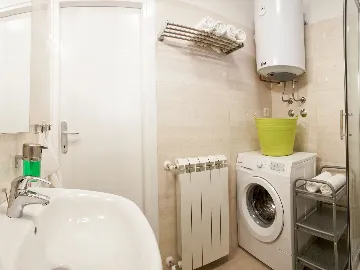 Raša Villa House with Pool for up to 10 Guests