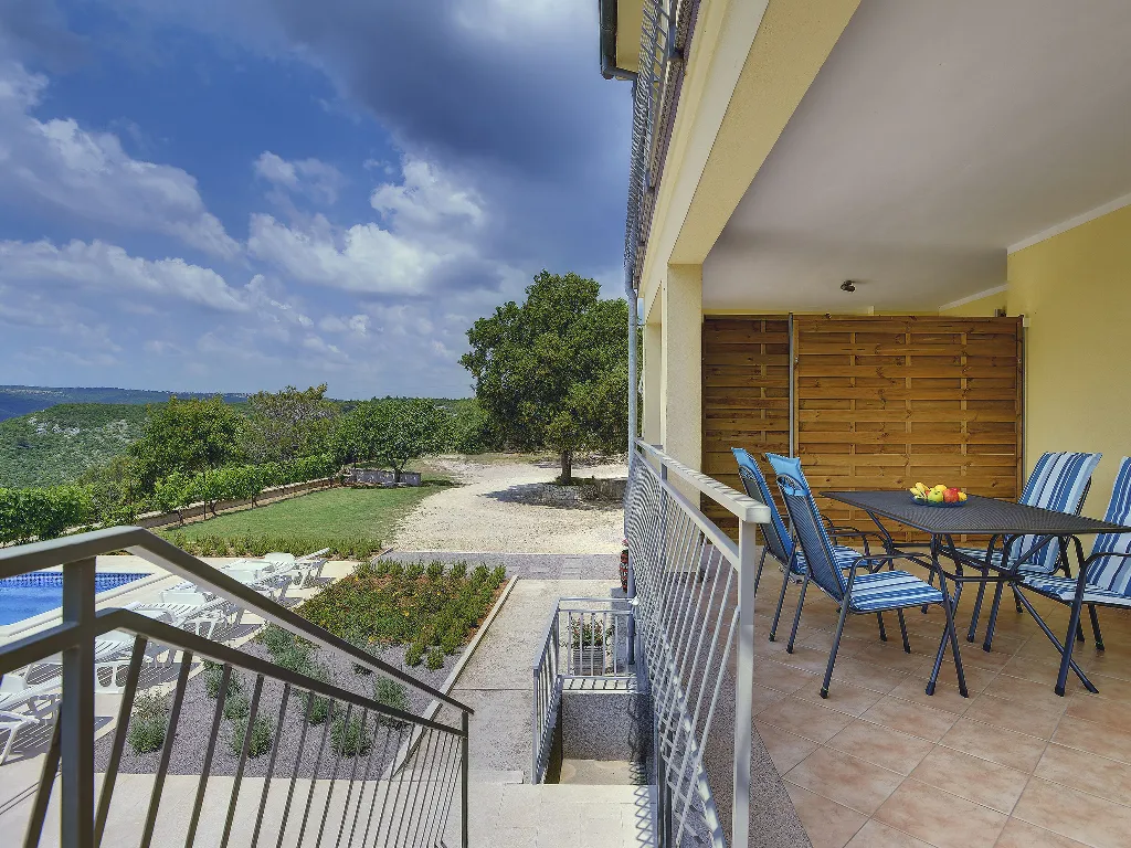 Raša Villa House with Pool for up to 10 Guests
