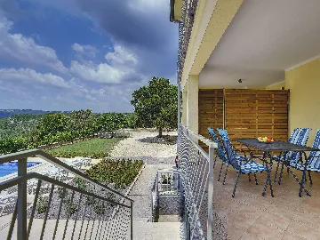 Raša Villa House with Pool for up to 10 Guests