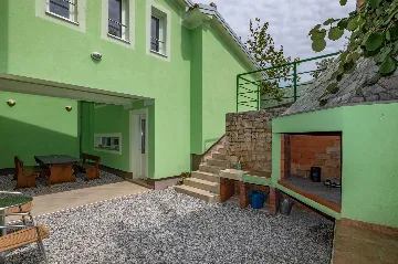 3-Bedroom House with Private Pool in Labin