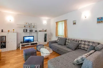 3-Bedroom House with Private Pool in Labin