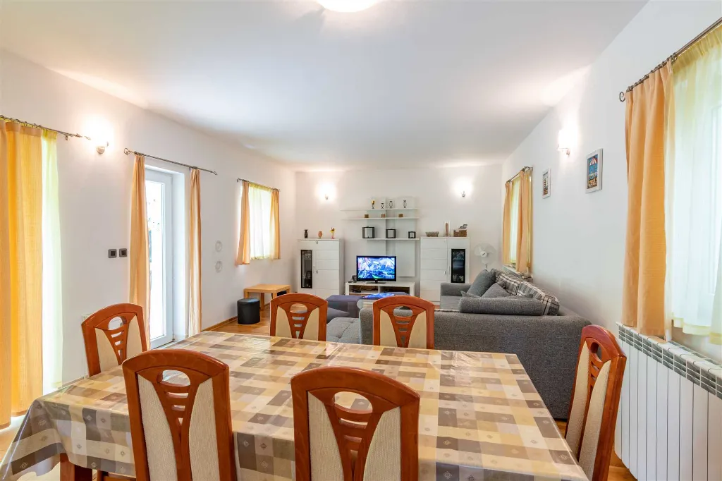 3-Bedroom House with Private Pool in Labin