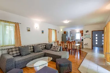 3-Bedroom House with Private Pool in Labin