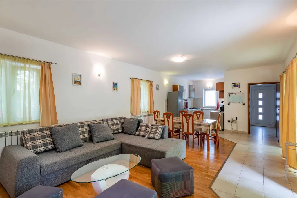 3-Bedroom House with Private Pool in Labin
