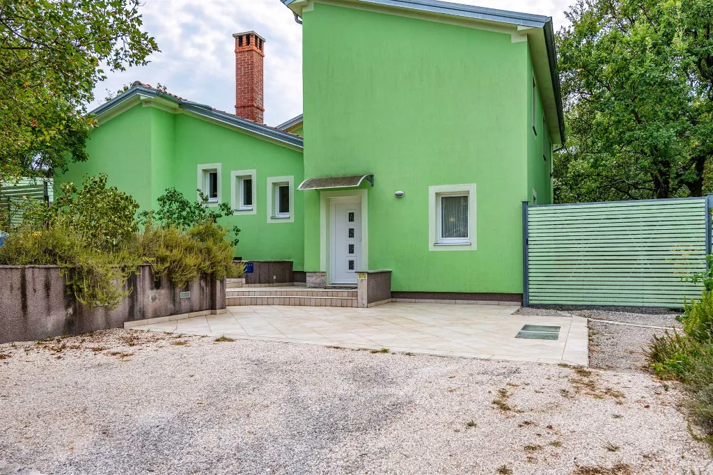 3-Bedroom House with Private Pool in Labin