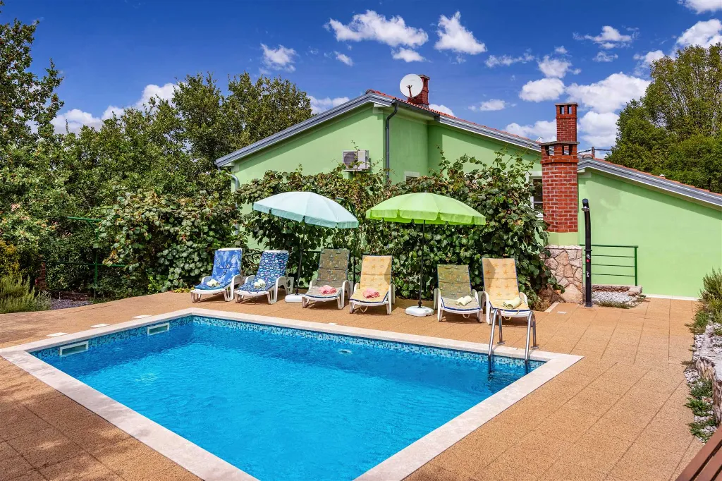 3-Bedroom House with Private Pool in Labin