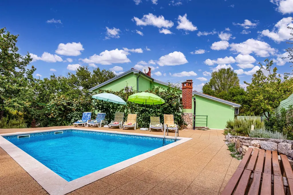 3-Bedroom House with Private Pool in Labin