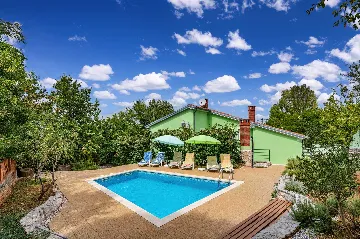 3-Bedroom House with Private Pool in Labin