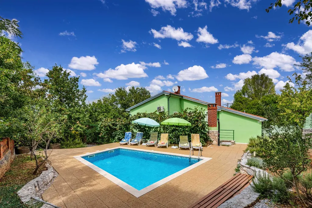 3-Bedroom House with Private Pool in Labin