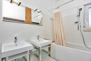 House with Sea View in Banjole for 5 Guests