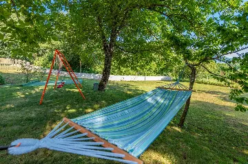 3-Bedroom House with Private Pool in Šušnjevica