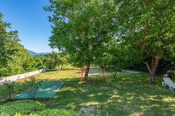 3-Bedroom House with Private Pool in Šušnjevica