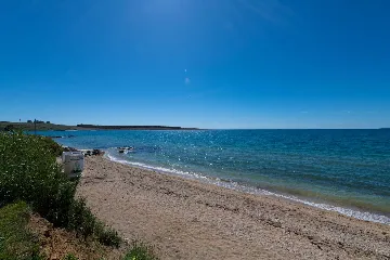 1-Bedroom House in Povljana for Up to 4 Guests