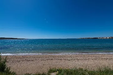 1-Bedroom House in Povljana for Up to 4 Guests