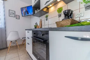1-Bedroom House in Povljana for Up to 4 Guests