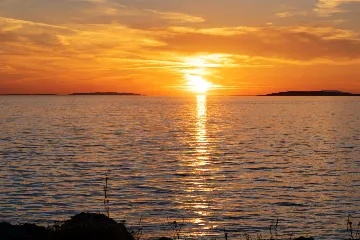 1-Bedroom House in Povljana for Up to 4 Guests