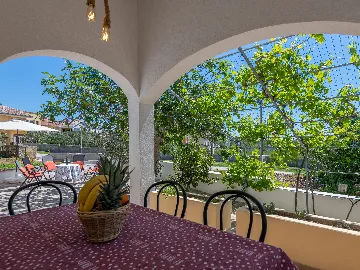 1-Bedroom House in Povljana for Up to 4 Guests