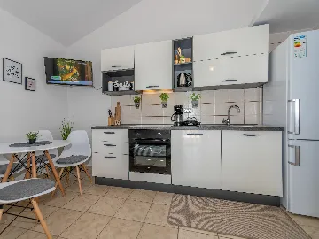 1-Bedroom House in Povljana for Up to 4 Guests