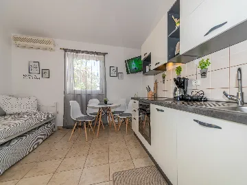 1-Bedroom House in Povljana for Up to 4 Guests