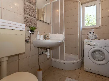 1-Bedroom House in Povljana for Up to 4 Guests