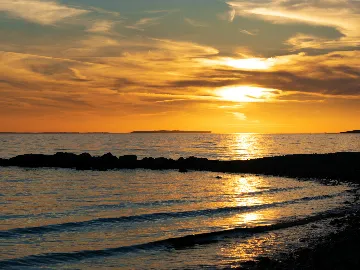 1-Bedroom House in Povljana for Up to 4 Guests