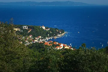 House in Nedešćina for 6 Guests with Pool