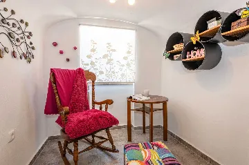 House in Nedešćina for 6 Guests with Pool