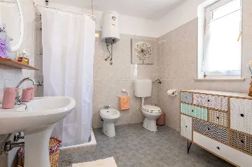 House in Nedešćina for 6 Guests with Pool