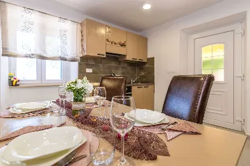 House in Nedešćina for 6 Guests with Pool