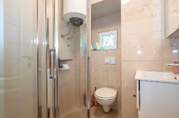 House in Nedešćina for 6 Guests with Pool