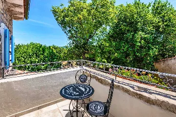 House in Nedešćina for 6 Guests with Pool