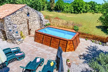 House in Nedešćina for 6 Guests with Pool
