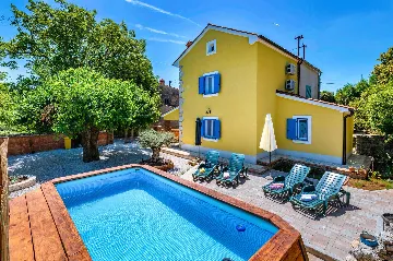 House in Nedešćina for 6 Guests with Pool