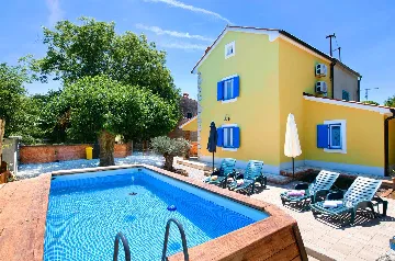 House in Nedešćina for 6 Guests with Pool