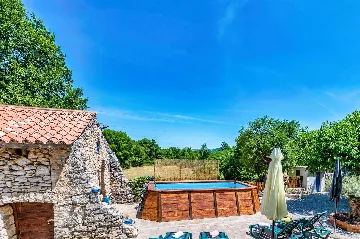 House in Nedešćina for 6 Guests with Pool