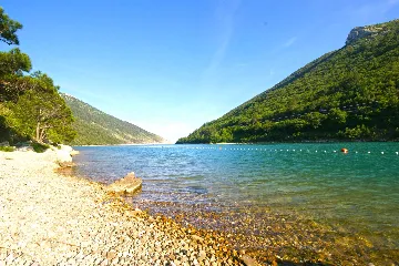 House in Nedešćina for 6 Guests with Pool
