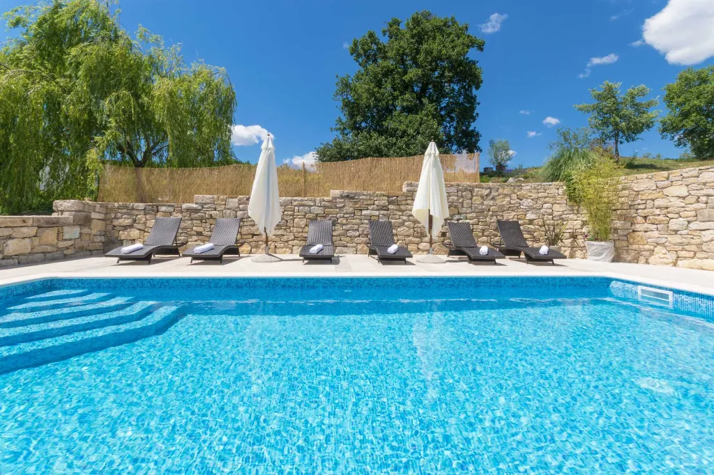 Pazin 4-Bedroom House with Private Pool