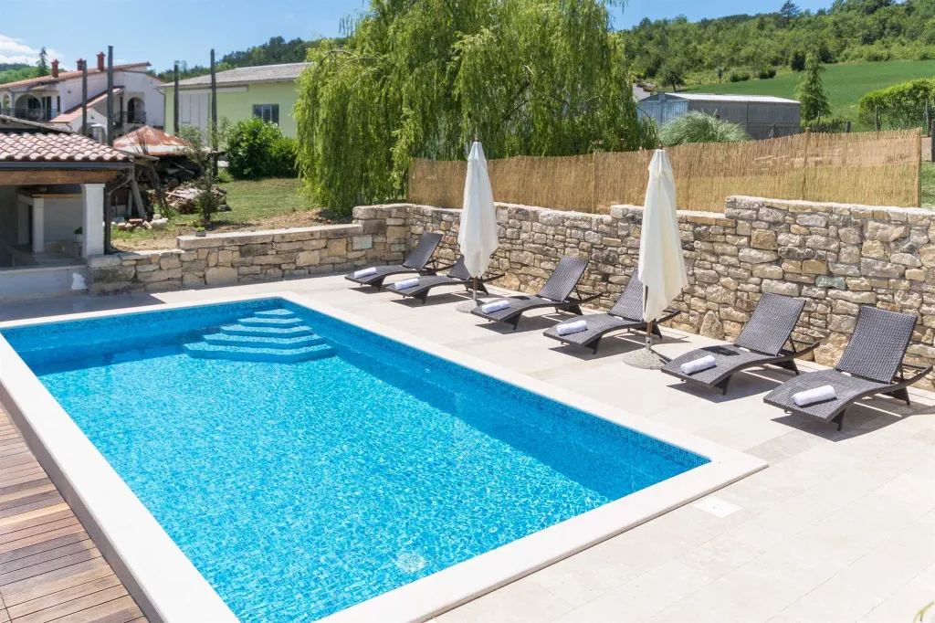 Pazin 4-Bedroom House with Private Pool