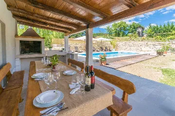 Pazin 4-Bedroom House with Private Pool