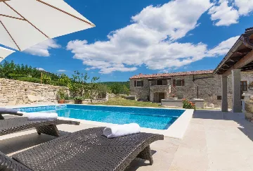 Pazin 4-Bedroom House with Private Pool