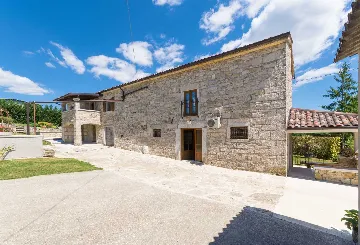 Pazin 4-Bedroom House with Private Pool