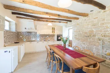 Pazin 4-Bedroom House with Private Pool