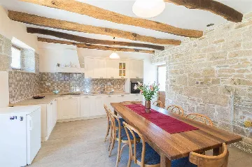 Pazin 4-Bedroom House with Private Pool