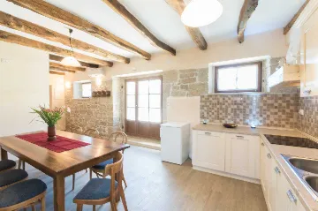 Pazin 4-Bedroom House with Private Pool