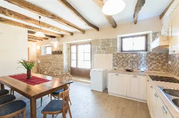 Pazin 4-Bedroom House with Private Pool